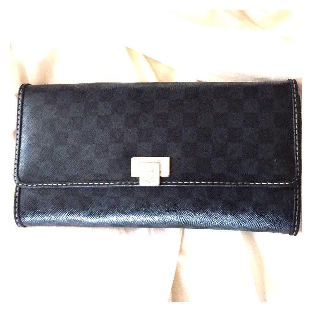 Liz Claiborne Blk Wallet